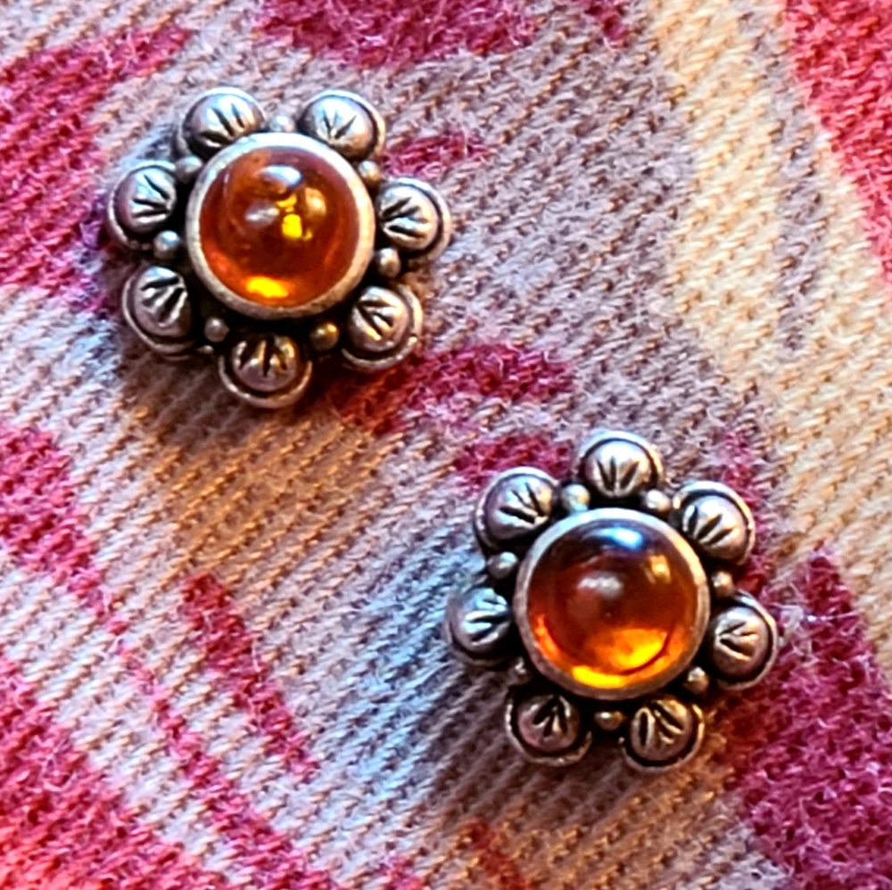 COPY - Vintage SS Amber Stud Earrings - Picture 3 of 6